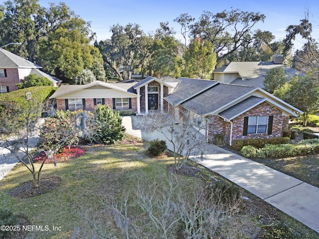 view of front facade with a front yard