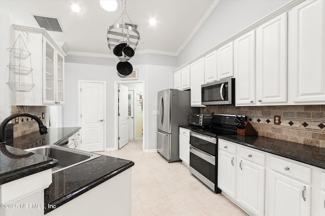 kitchen featuring stainless steel appliances, a sink, white cabinetry, visible vents, and crown molding