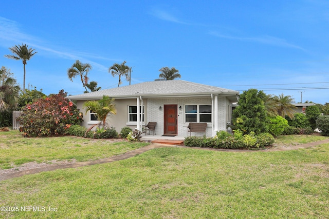 view of front of house featuring a front yard