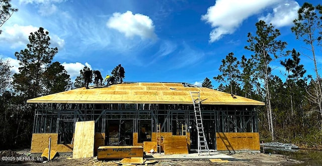 view of front facade with an outdoor structure