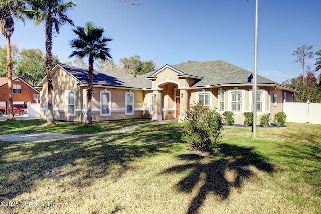 view of front of home featuring a front lawn