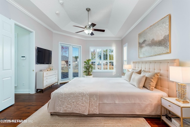 bedroom with crown molding, dark hardwood / wood-style floors, a raised ceiling, and ceiling fan