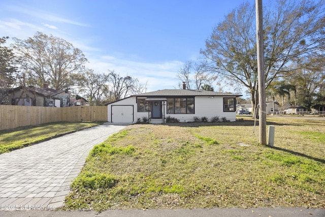 ranch-style house with a front yard