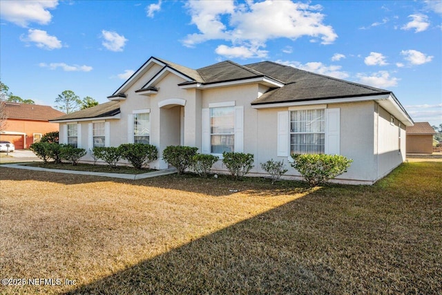 view of front of house featuring a front lawn