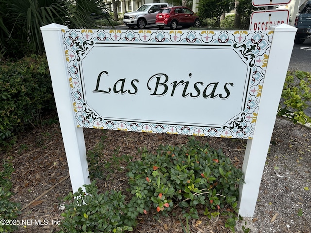 view of community / neighborhood sign