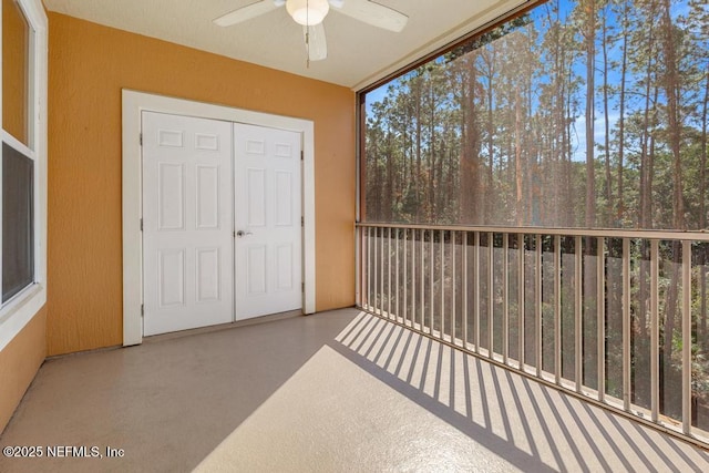 sunroom / solarium featuring ceiling fan