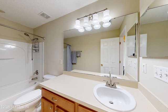 2360 Golfview Dr, Fleming Island, FL 32003 - full bathroom with toilet, vanity, and shower / tub combo with curtain