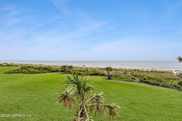 view of yard featuring a water view