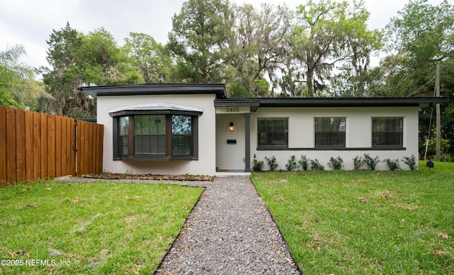 view of front facade with a front yard