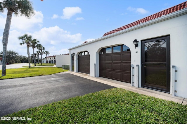 garage featuring a lawn