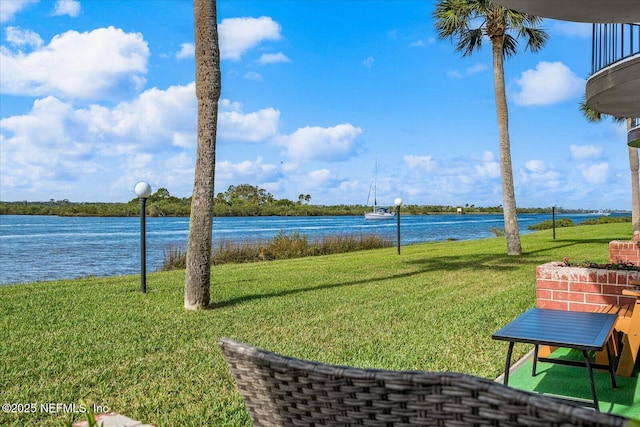 view of yard featuring a water view