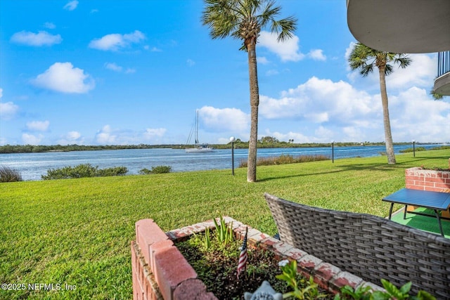 view of yard featuring a water view