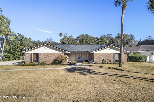 single story home featuring a front lawn