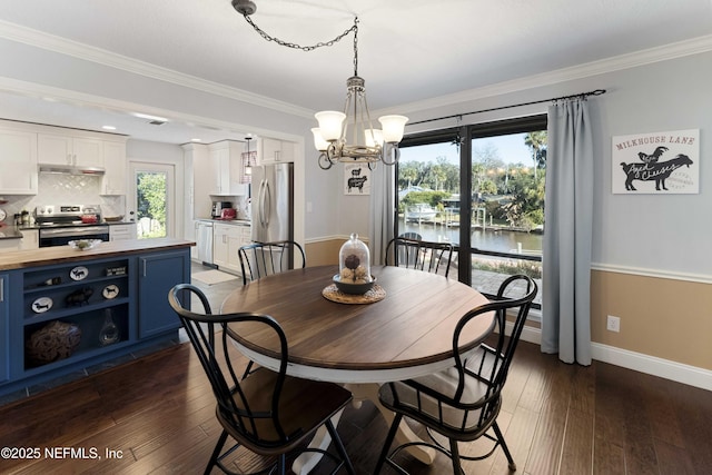 dining area with crown molding, a water view, dark hardwood / wood-style floors, and a chandelier