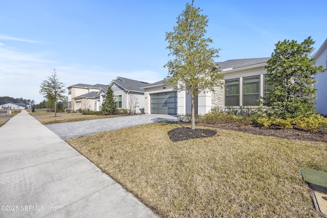 view of front facade featuring a garage and a front lawn