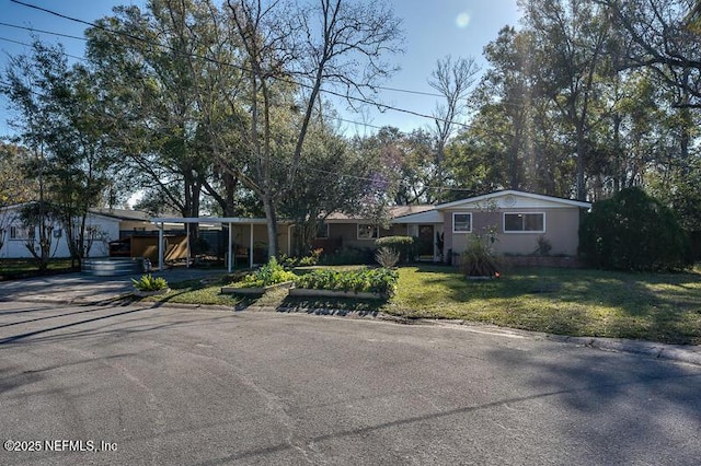 single story home with a front lawn