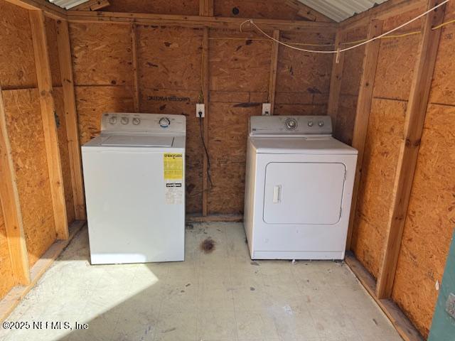 laundry room featuring independent washer and dryer