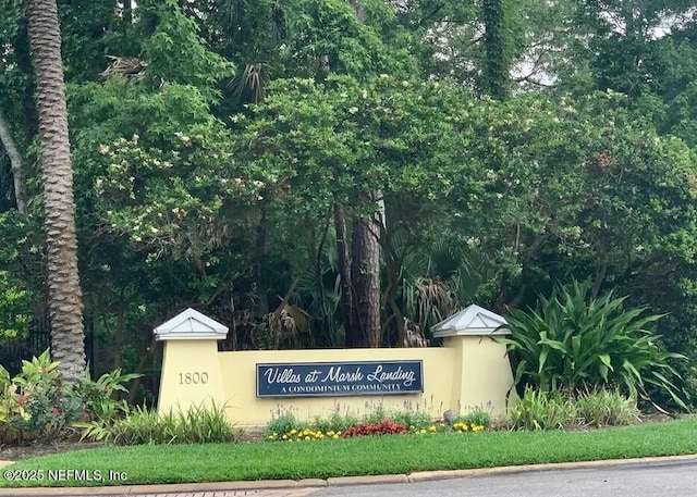 view of community / neighborhood sign