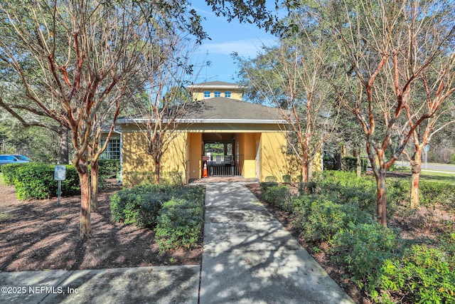 view of front facade with a carport