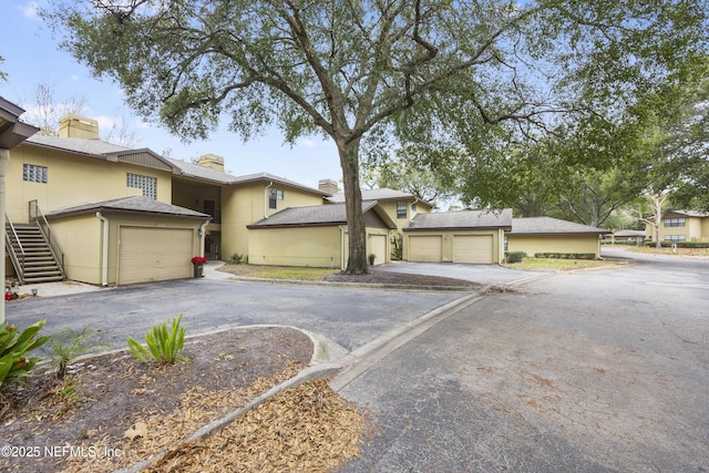 view of front facade featuring a garage