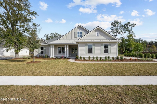 view of front of property featuring a porch and a front lawn