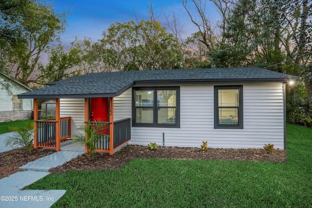 view of front of home featuring a yard