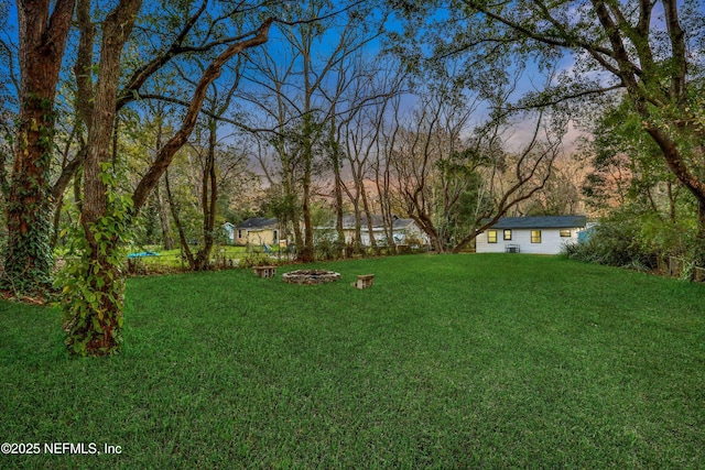 view of yard at dusk