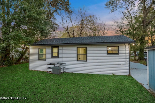 exterior space featuring a lawn