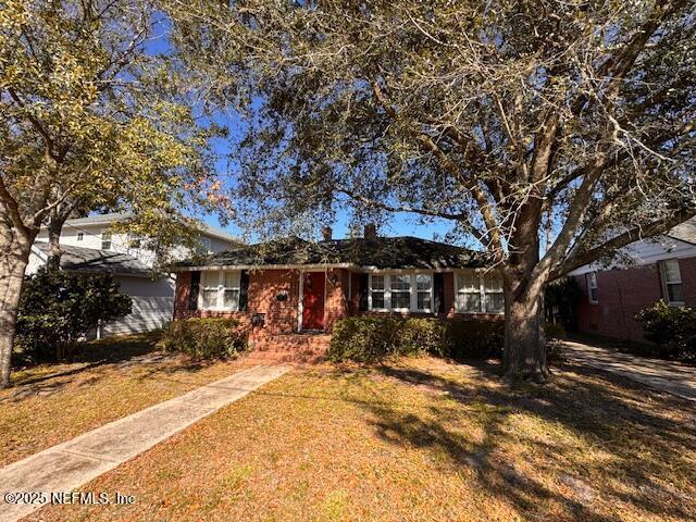 ranch-style home with a front lawn