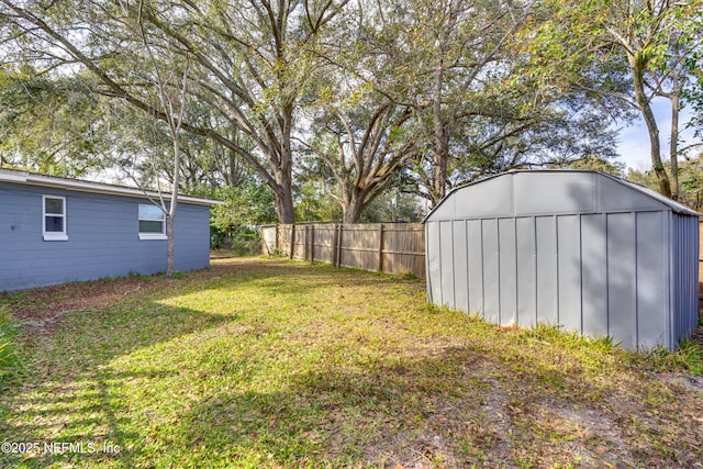 view of yard with a shed