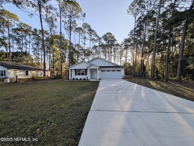 view of front facade featuring a garage and a front yard