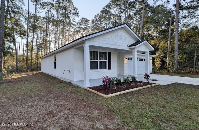 view of front of home with a garage and a front lawn