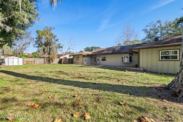 view of yard featuring a storage shed