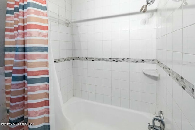 bathroom featuring shower / bath combo with shower curtain