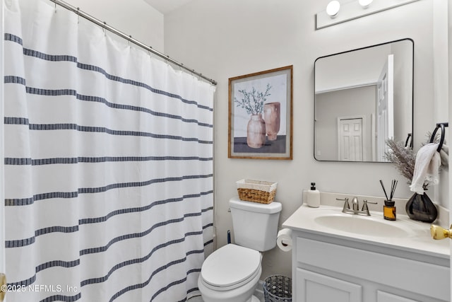 bathroom featuring a shower with curtain, vanity, and toilet