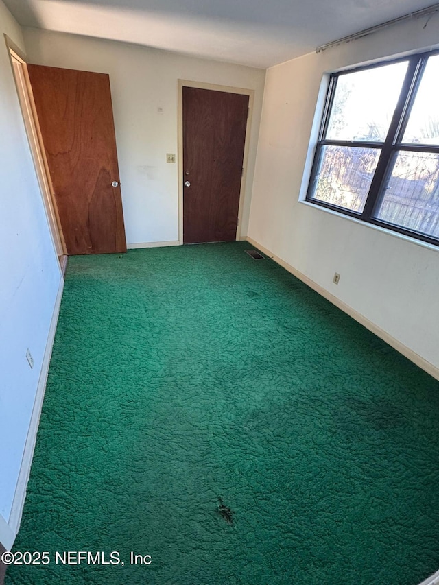 spare room featuring carpet floors