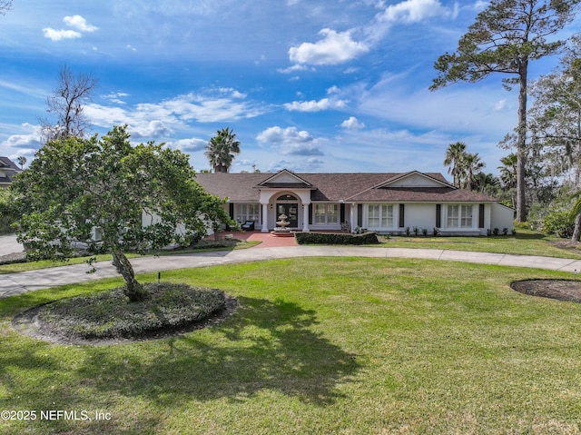 single story home featuring a front yard