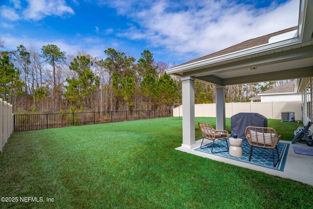 view of yard with a patio