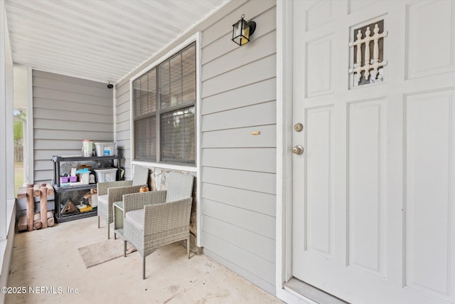 doorway to property with covered porch