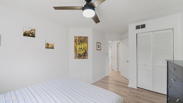 bedroom featuring ceiling fan, light hardwood / wood-style floors, and a closet