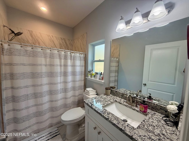 full bath featuring a shower with curtain, vanity, and toilet