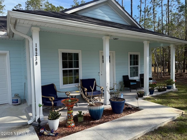 view of front of property featuring a shingled roof and an attached garage