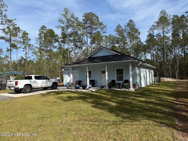 view of front facade with covered porch and a front yard