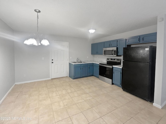 kitchen featuring sink, stainless steel appliances, and blue cabinets