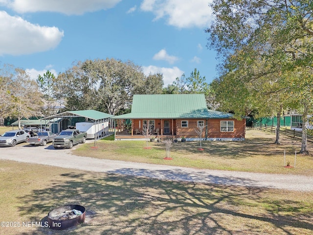 view of front of property featuring a front lawn and a carport