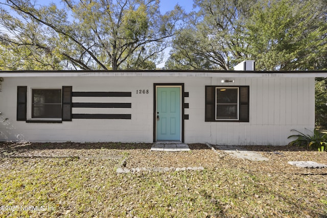 view of front of property