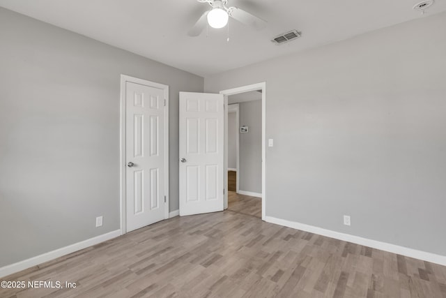 unfurnished bedroom with light hardwood / wood-style floors, a closet, and ceiling fan