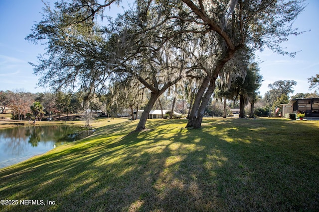 view of yard featuring a water view