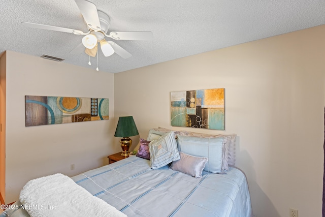 bedroom featuring ceiling fan and a textured ceiling