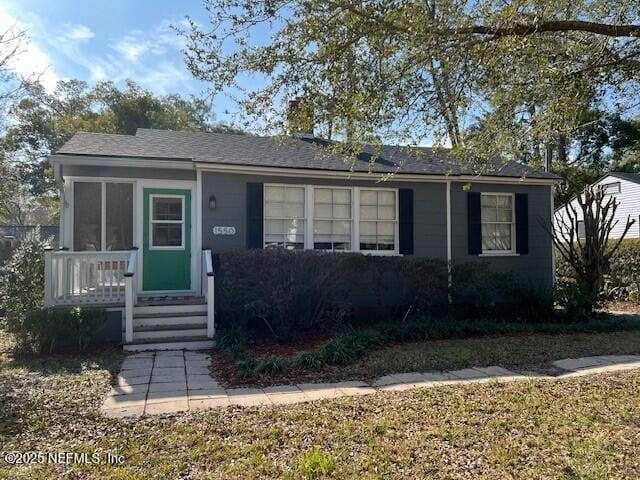 view of front of property with a front yard